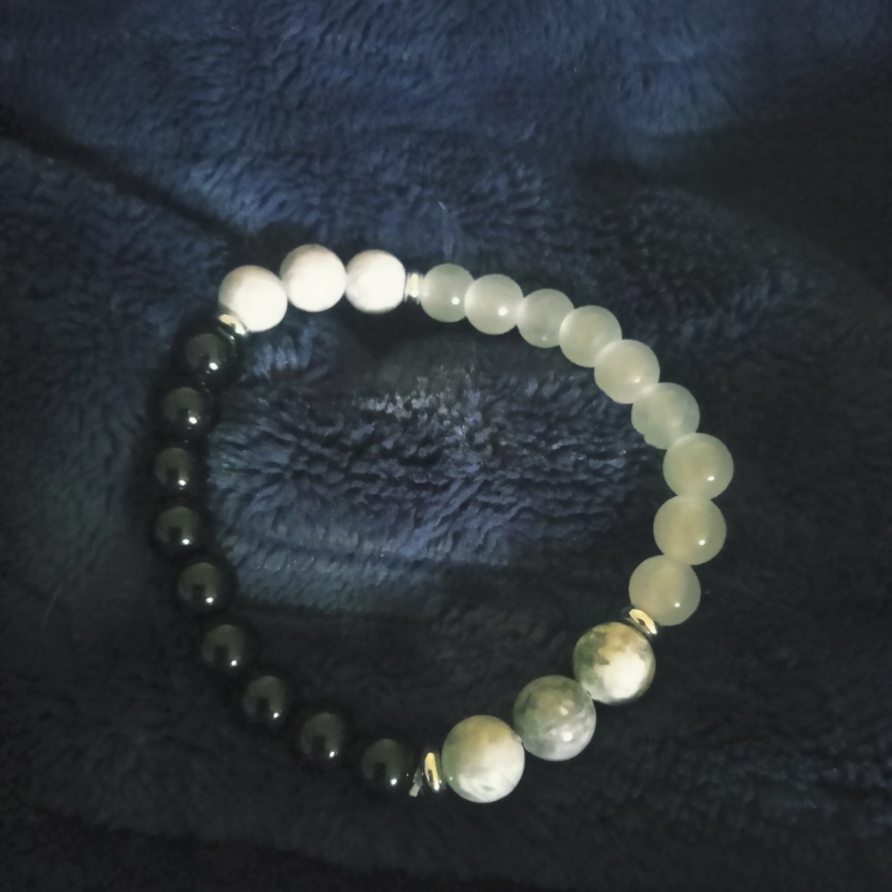 Elegant Black and White Beaded Bracelet
